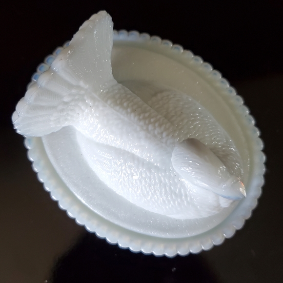 Vntg🦃 Boyd Art Glass 5 1/2" Turkey On Nest / Basket Bright White Milk Glass - Picture 5 of 14